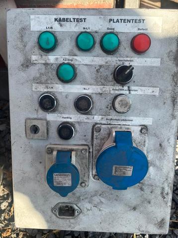 Elektrische kasten ( voor componenten) beschikbaar voor biedingen
