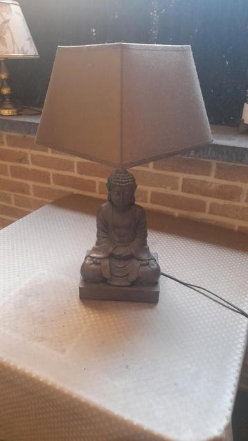Boeddha lamp beschikbaar voor biedingen