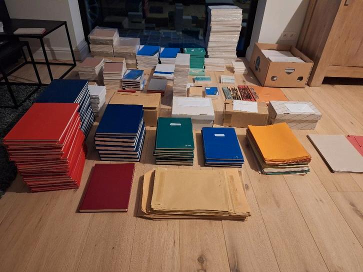 Groot lot papier, duizenden enveloppen, mapjes,..., Diversen, Papierwaren, Zo goed als nieuw, Ophalen of Verzenden