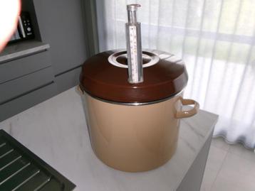 Grote steriliseerketel beschikbaar voor biedingen