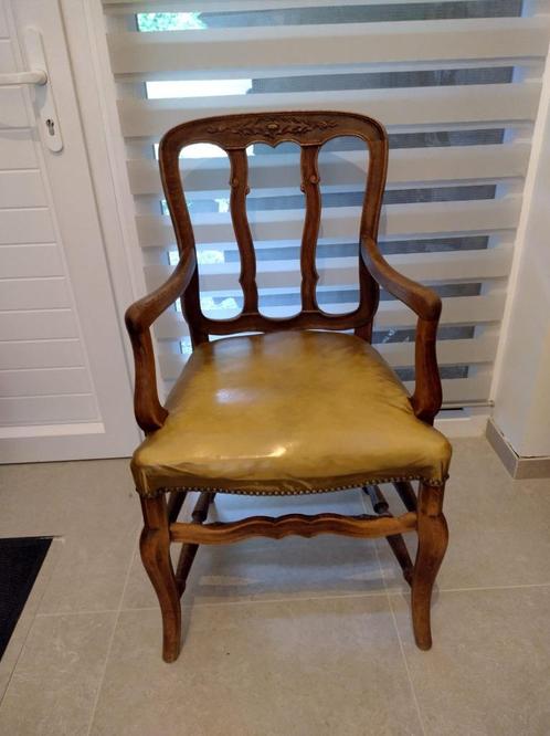 Houten stoelen met armleuningen - om weg te geven, Huis en Inrichting, Stoelen, Gebruikt, Eén, Hout, Leer, Ophalen