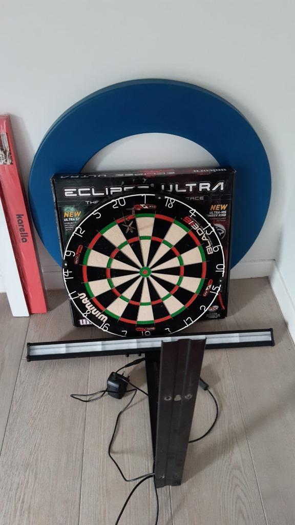 2 dartbords (Winmau & Eclipse Ultra) + Gerwyn Price pijltjes, Sport en Fitness, Darts, Zo goed als nieuw, Dartbord met pijlen
