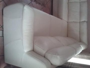 Prachtige ecru lederen hoeksalon, in perfecte NIEUWSTAAT  beschikbaar voor biedingen