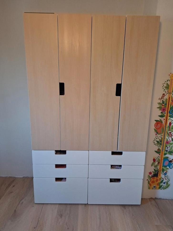 Kleerkast kinderen ikea wit en houtkleur, Kinderen en Baby's, Kinderkamer | Commodes en Kasten, Gebruikt, Ophalen