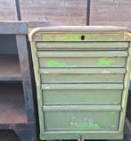 Metalen gereedschapskist kan rollen, Enlèvement