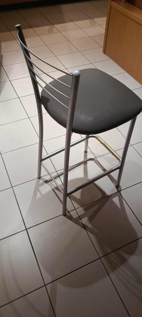 barstoel, Huis en Inrichting, Barkrukken, Zo goed als nieuw, 60 tot 90 cm, Leer, Metaal, 3 krukken, Met voetsteun, Ophalen