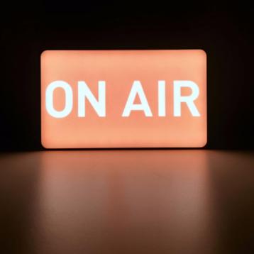 ON AIR Lamp – Breng de studio naar je kamer beschikbaar voor biedingen