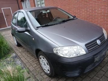 Fiat Punto 1.2 essence 10/2004 approuvée pour les ventes