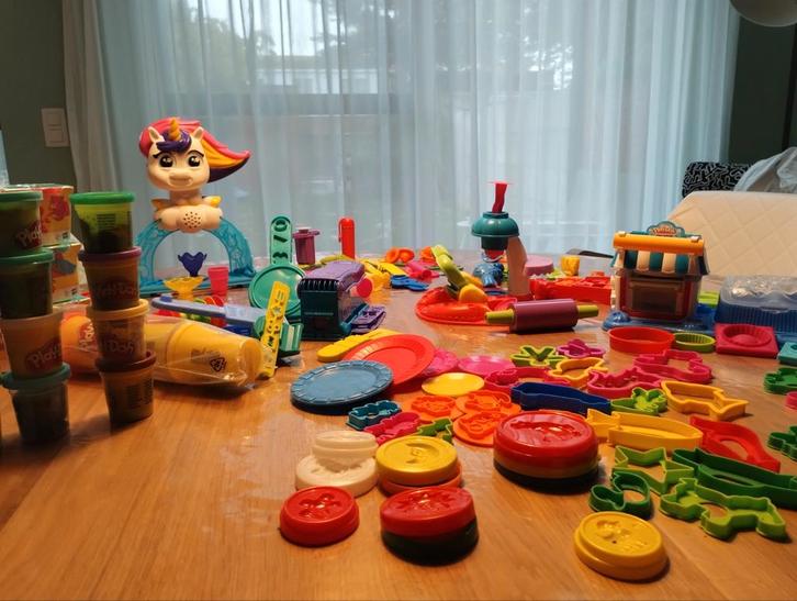 Ruim lot plasticine/play doh, Kinderen en Baby's, Speelgoed | Educatief en Creatief, Gebruikt, Knutselen, Bouwen, Met geluid, Ophalen