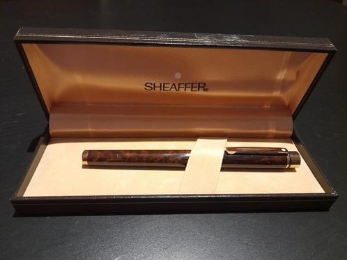 Stylo-plume Shaeffer doré avec pot d'encre brune 60 ml, Bijoux, Sacs & Beauté, Accessoires Autre, Utilisé, Enlèvement ou Envoi