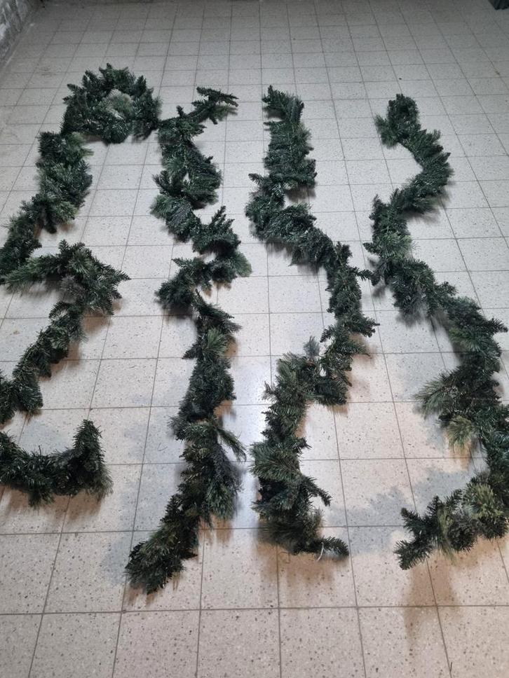 Kunststof kerstslingers 290cm, Diversen, Kerst, Zo goed als nieuw, Ophalen