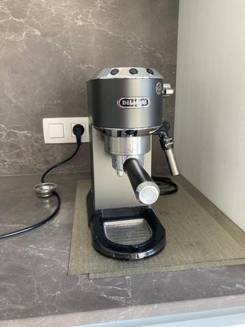 De Longhi koffiemachine Dedica style zwart beschikbaar voor biedingen
