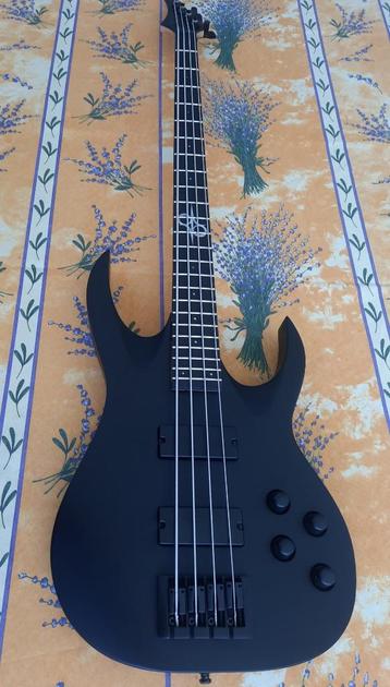 Solar AB2 c baritone, Musique & Instruments, Instruments à corde | Guitares | Basses, Enlèvement, Neuf, Électrique