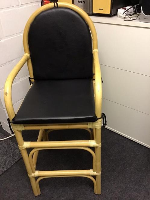 Hoge kinderstoel ( Rotan/bamboe ) !!, Kinderen en Baby's, Kinderstoelen, Zo goed als nieuw, Ophalen