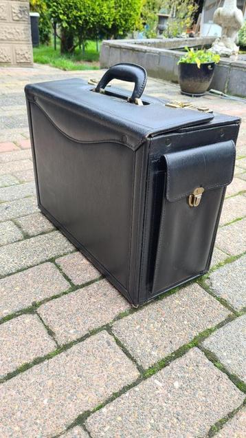 aktetas leder zwart beschikbaar voor biedingen