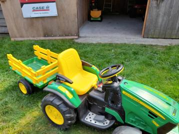 trekker met aanhangwagen  -  John Deere beschikbaar voor biedingen