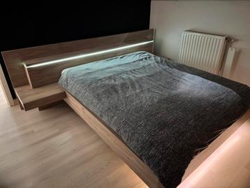 Tweepersoonsbed beschikbaar voor biedingen