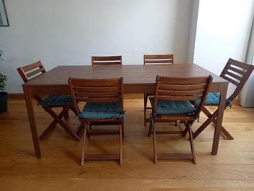 Uitschuifbare tafel + 6 stoelen Ikea beschikbaar voor biedingen