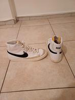 basket nike montante taille 45, Sport en Fitness, Basketbal, Ophalen of Verzenden, Zo goed als nieuw