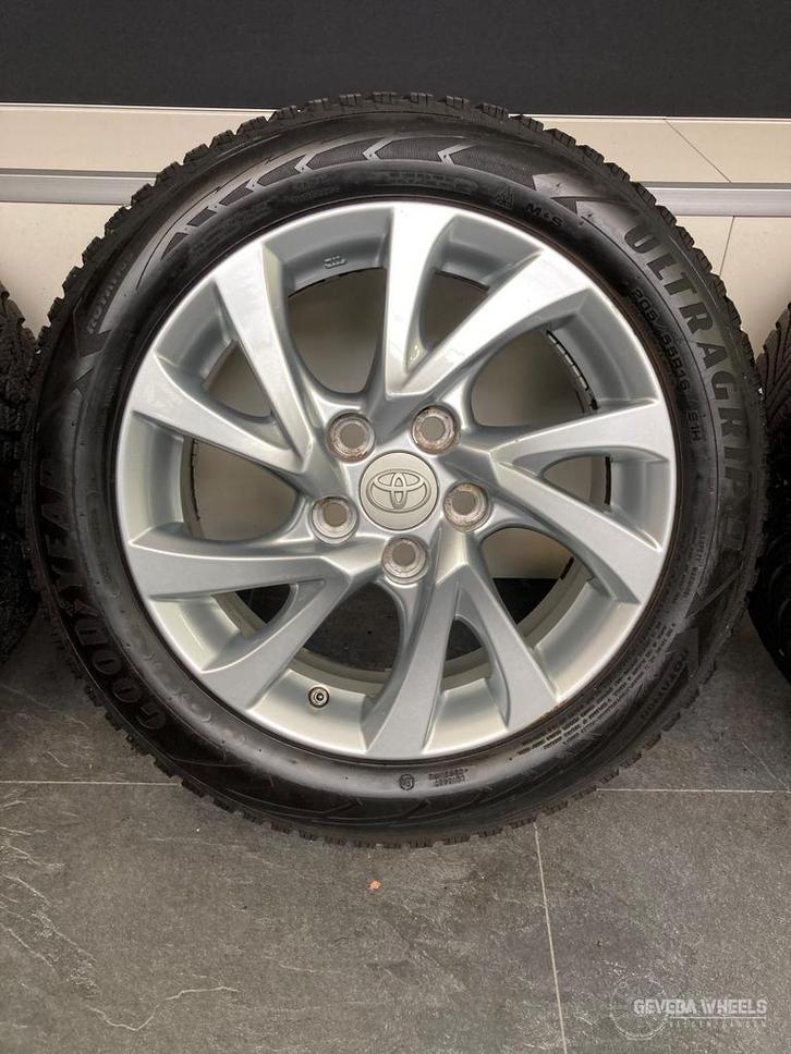 16” originele Toyota auris velgen + winterbanden 5x114.3, Auto-onderdelen, Banden en Velgen, Banden en Velgen, Winterbanden, 16 inch