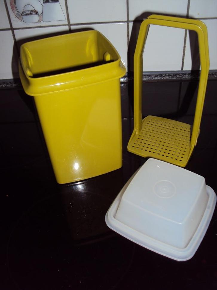 Tupperware, groene retro doos met uitlek zeef, Huis en Inrichting, Keuken | Tupperware, Ophalen of Verzenden