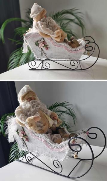 Kerstman met slede piano kerstdorp , kerststal , versiering beschikbaar voor biedingen