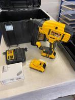 Nietjespistool Dewalt in koffer, Ophalen, Zo goed als nieuw