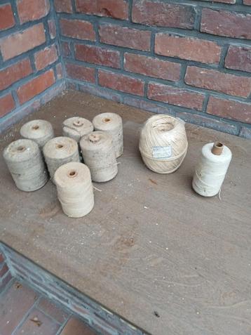 Lot van 9 bobijnen koord beschikbaar voor biedingen