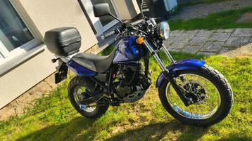 vend moto hyosung karion rt 125cc permis b voiture beschikbaar voor biedingen