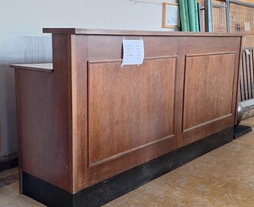 Gebruikte toog in prima staat beschikbaar voor biedingen