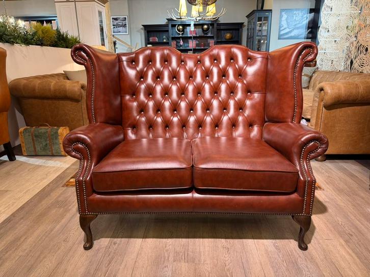 Engelse chesterfield 2 zits zetel als Nieuw Chestnut, Antiquités & Art, Antiquités | Meubles | Chaises & Canapés, Enlèvement ou Envoi
