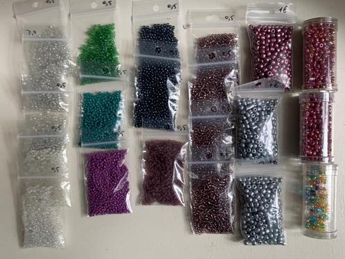 Assortiment 21 pakketjes rocailles, Hobby en Vrije tijd, Kralen en Sieraden maken, Nieuw, Kraal, Ophalen of Verzenden