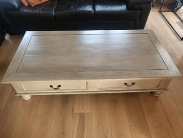 Eiken salontafel met 4 lades beschikbaar voor biedingen