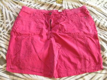 Short pour femme rose de M&S Mode en taille 50