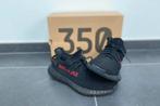 Yeezy boost 350 V2, Ophalen of Verzenden, Zo goed als nieuw