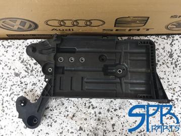 A3 8V GOLF 7 VAG Accubak ACCUCONSOLE 5Q0915321J 5q0915331k beschikbaar voor biedingen