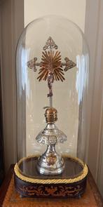 19de eeuwse crucifix onder stolp, Ophalen
