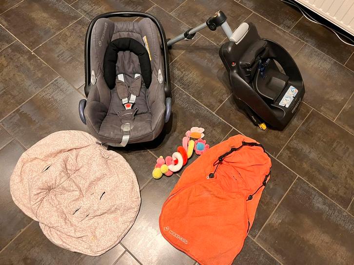 Maxi-Cosi Cabriofix avec base Easyfix et accessoires, Kinderen en Baby's, Autostoeltjes, Zo goed als nieuw, Maxi-Cosi, Isofix