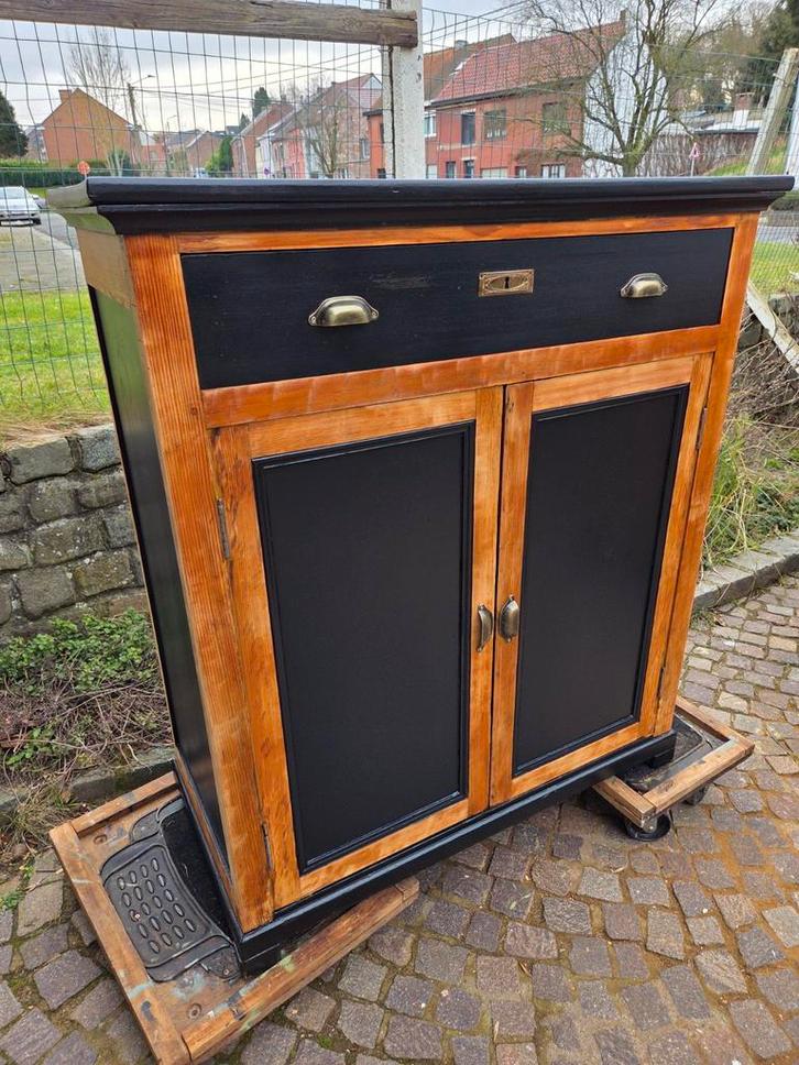 Superbe ancien bonheur du jour.  Massif, Maison & Meubles, Armoires | Buffets, Enlèvement
