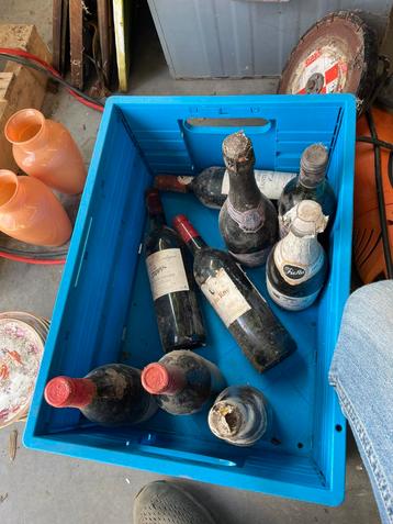 Lot de 9 bouteilles de vin ancienne, Enlèvement, Comme neuf
