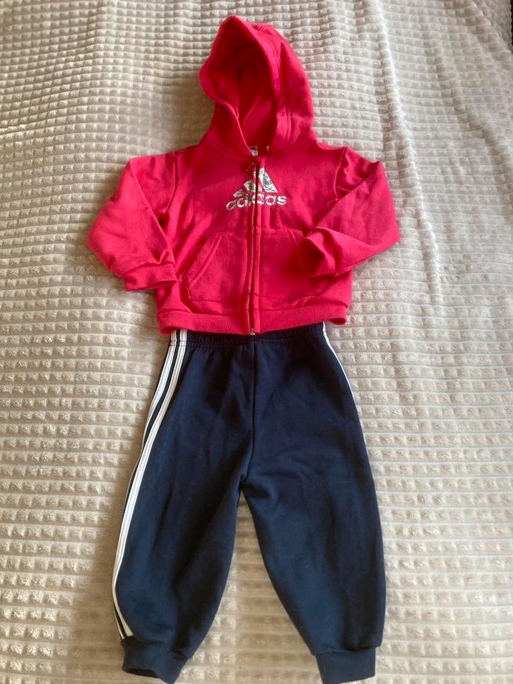 Addidas training taille 74 - Nouveau !, Enfants & Bébés, Vêtements de bébé | Taille 74, Comme neuf, Fille, Costume, Enlèvement ou Envoi
