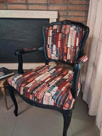 Stoelen, zeteljes "louis stijl" met boekendecor beschikbaar voor biedingen