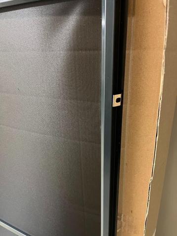 vliegenraam (nieuw) 933x1289x20mm beschikbaar voor biedingen