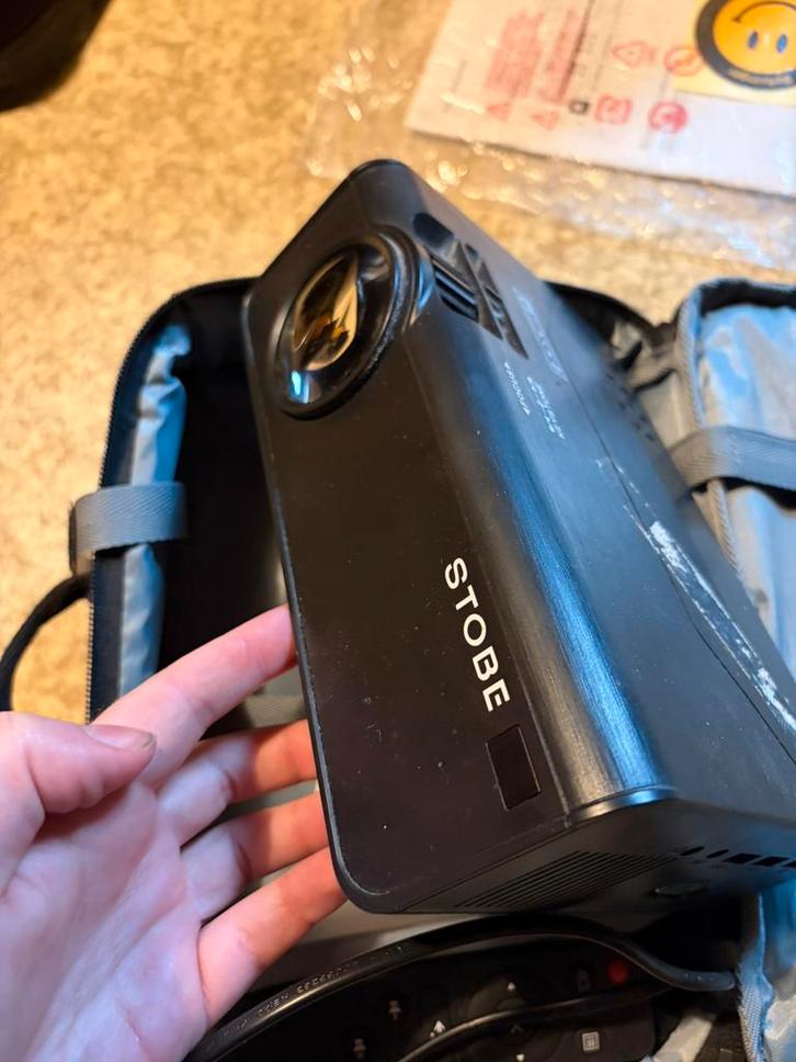 Mini-projecteur STOBE Synq Display, TV, Hi-fi & Vidéo, Projecteurs vidéo, Utilisé, LCD, Ultra HD (4K), Enlèvement ou Envoi