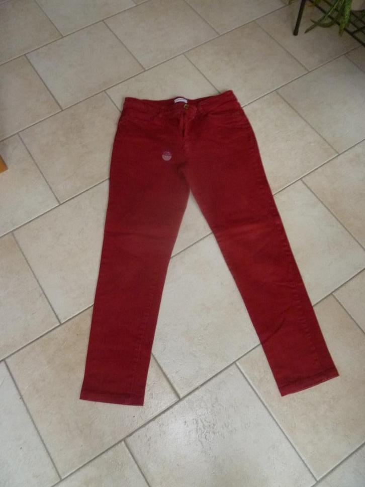 broek maat 42, Kleding | Dames, Broeken en Pantalons, Zo goed als nieuw, Maat 42/44 (L), Rood, Ophalen of Verzenden