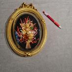 Wanddecoratie met kunststofbloemen onder bolglas, Ophalen of Verzenden, Gebruikt