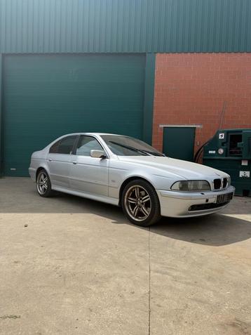 BMW E39 530i in onderdelen beschikbaar voor biedingen