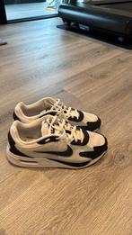 Chaussures garcon Nike AirMax pointure 42,5 blanche et noire, Kleding | Heren, Schoenen, Ophalen, Zo goed als nieuw, Nike, Sneakers
