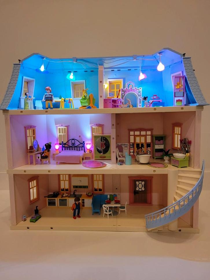 Ingericht poppenhuis Playmobil met lichtjes en trap, Enfants & Bébés, Jouets | Maisons de poupées, Comme neuf, Maison de poupées