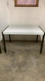 Tafel met wit blad en groene poten, Huis en Inrichting, Bureaus, Ophalen, Zo goed als nieuw, Bureau
